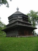 Zabytkowa cerkiew w Jasinie - dzwonnica - Kliknij by zobaczy powikszenie