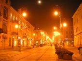 I nocnym deptakiem spacerek na dworzec by pociągiem odjechać do domu - kliknij by zobaczyć powiększenie I nocnym deptakiem spacerek na dworzec by pociągiem odjechać do domu - kliknij by zobaczyć powiększenie