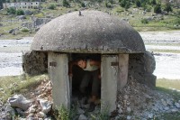 Jeden z licznych bunkrw w Albanii